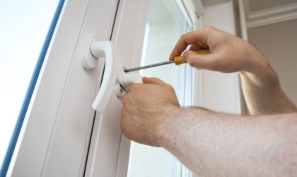 Fensterwartung und Fensterservice, warten der Beschlagsteile